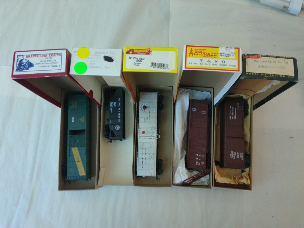 Roundhouse,Branchline,Stewart Hobbies,Accurail HO Scale Grab Bag #5-031 5 Pieces