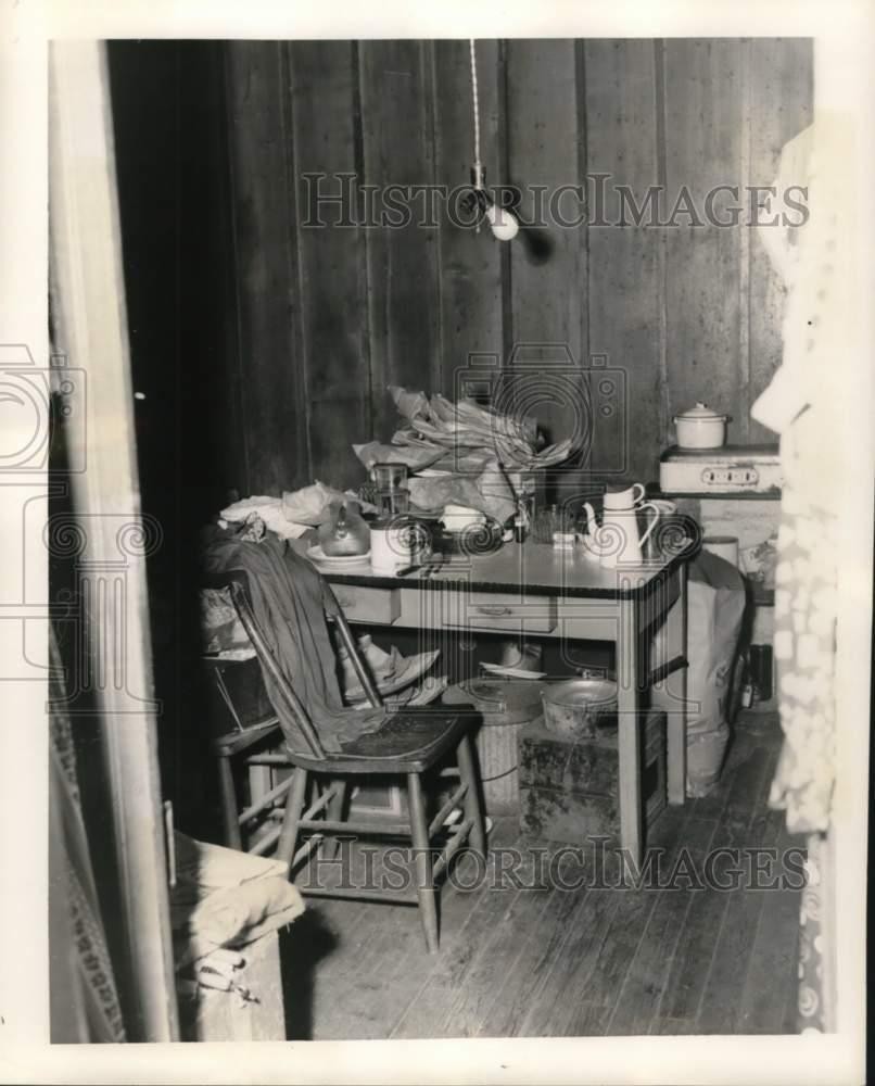 1956 Press Photo Kitchen area of slums of New Orleans - noc66434
