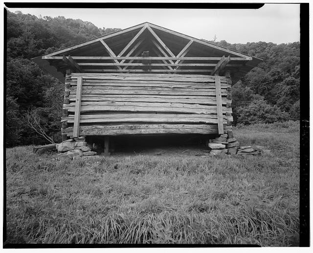 Photo:Hinton WV Trump-Lilly Farm Barn East Elevation 1900s