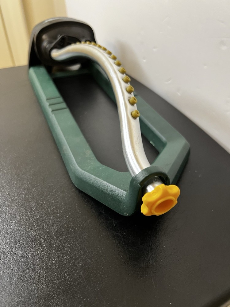 Melnor Oscillating Sprinkler 3400 Sq Ft Coverage Model 465-858 Water Sprayer