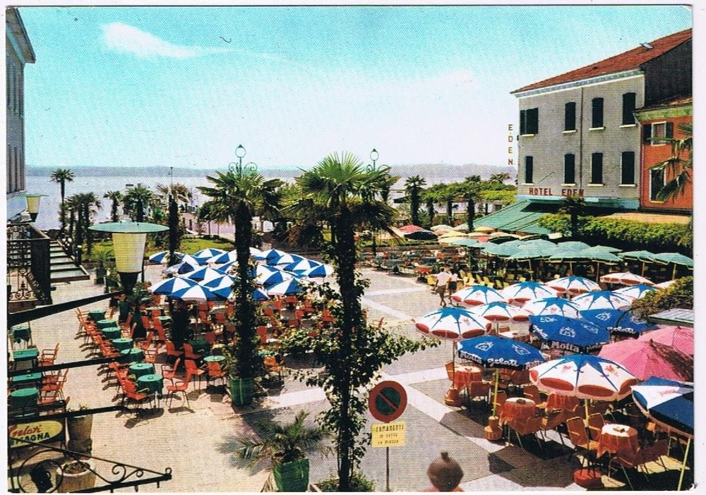 Italy Postcard Sirmione Lake Of Garda