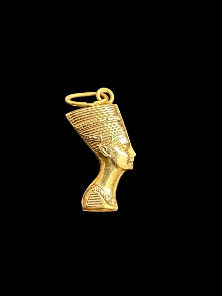 Queen Nefertiti Pendant handmade in Egypt from pure 18k Gold , Rare Jewlery