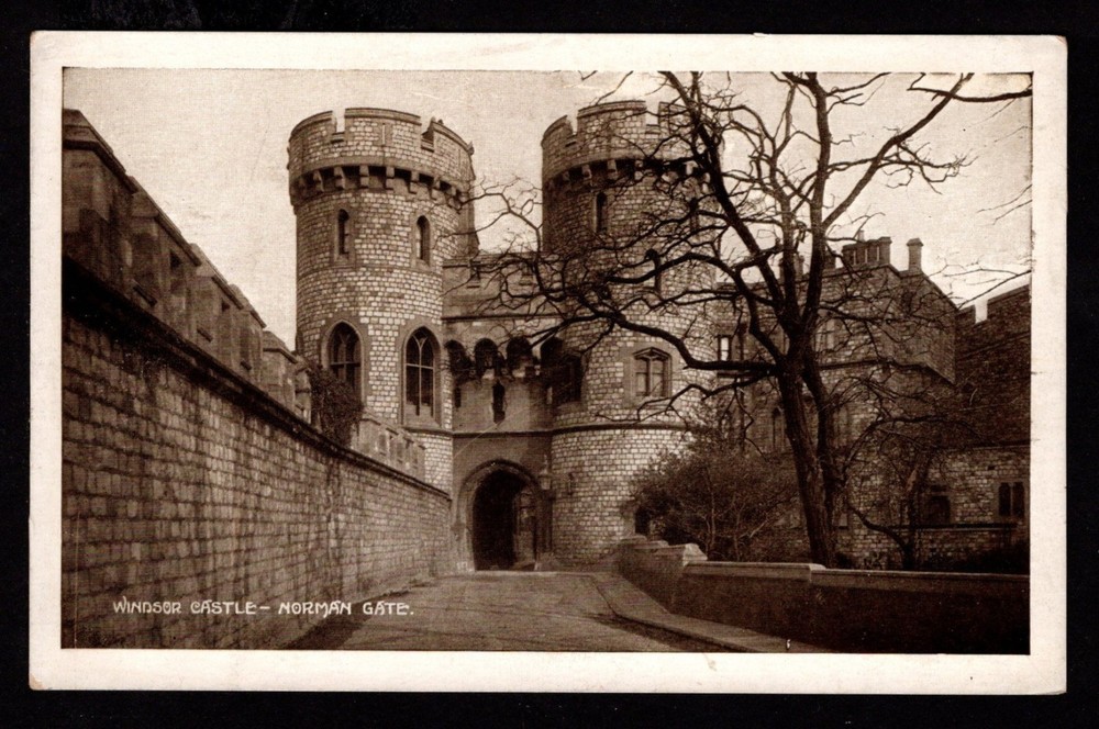 LONDON ENGLAND Windsor Castle, Norman Gate Postcard