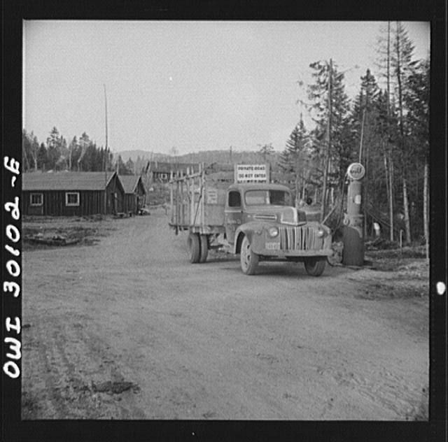 Photo:Alaska 1940s Federal truck at remote gas station log cabins