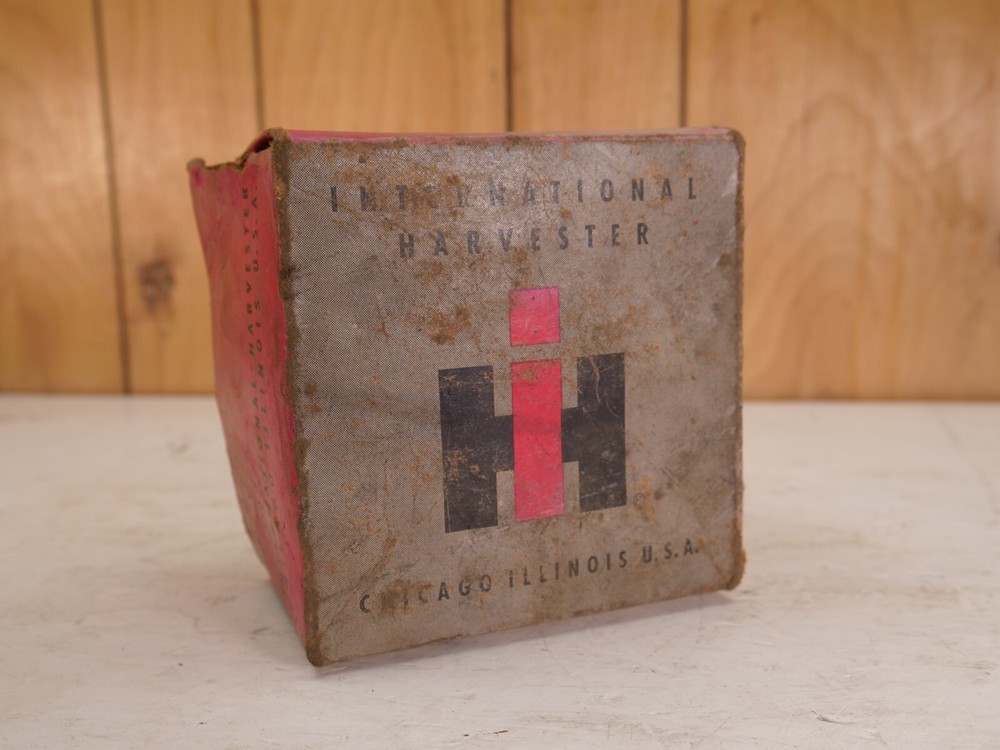 8 NOS INTERNATIONAL HARVESTOR  1133 1158 6V Tractor Work Light Bulbs LOT