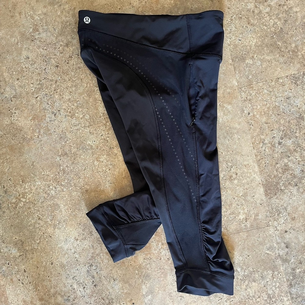Lululemon Women’s Leggings Size 4 Black Capri Yoga Gym Pants with Zipper Pocket