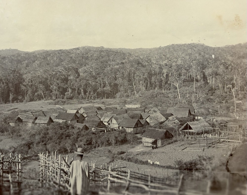 Madagascar, Village near Antananarivo, Panorama, Original Print, 1868 »