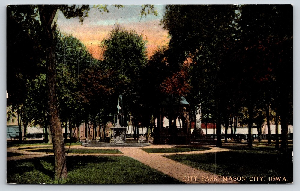 Mason City Iowa~Park Fountain & Shelter Scene~Bloom Bros Co~Vintage Postcard