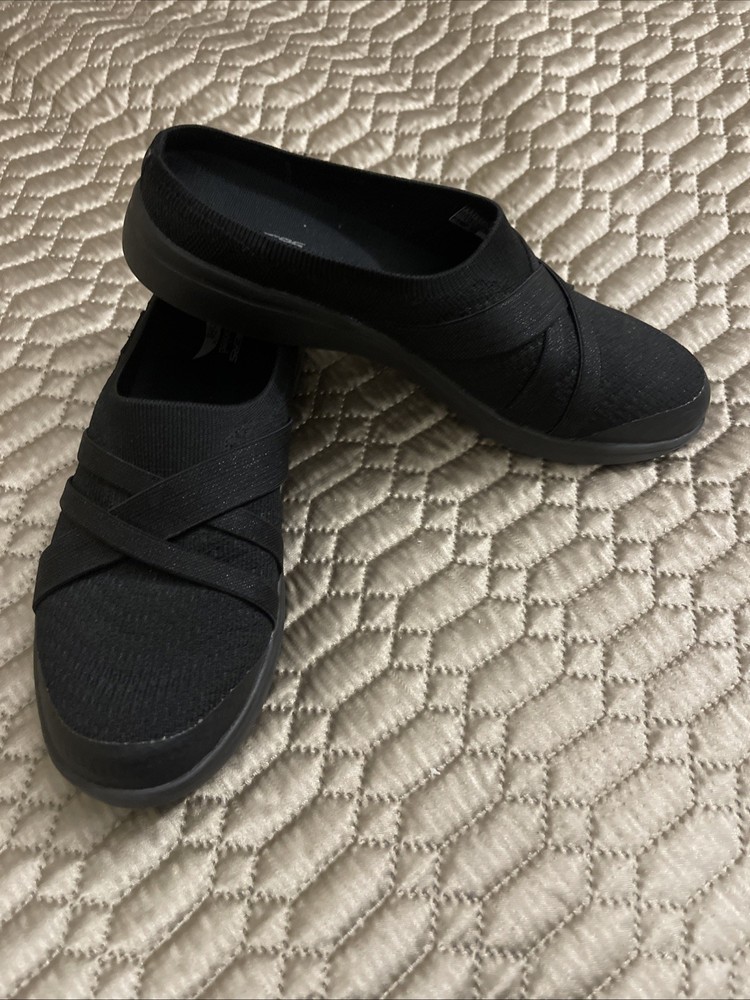 Skechers women’s size 8.5 air cooled, arch fit clogs.  excellent cond.