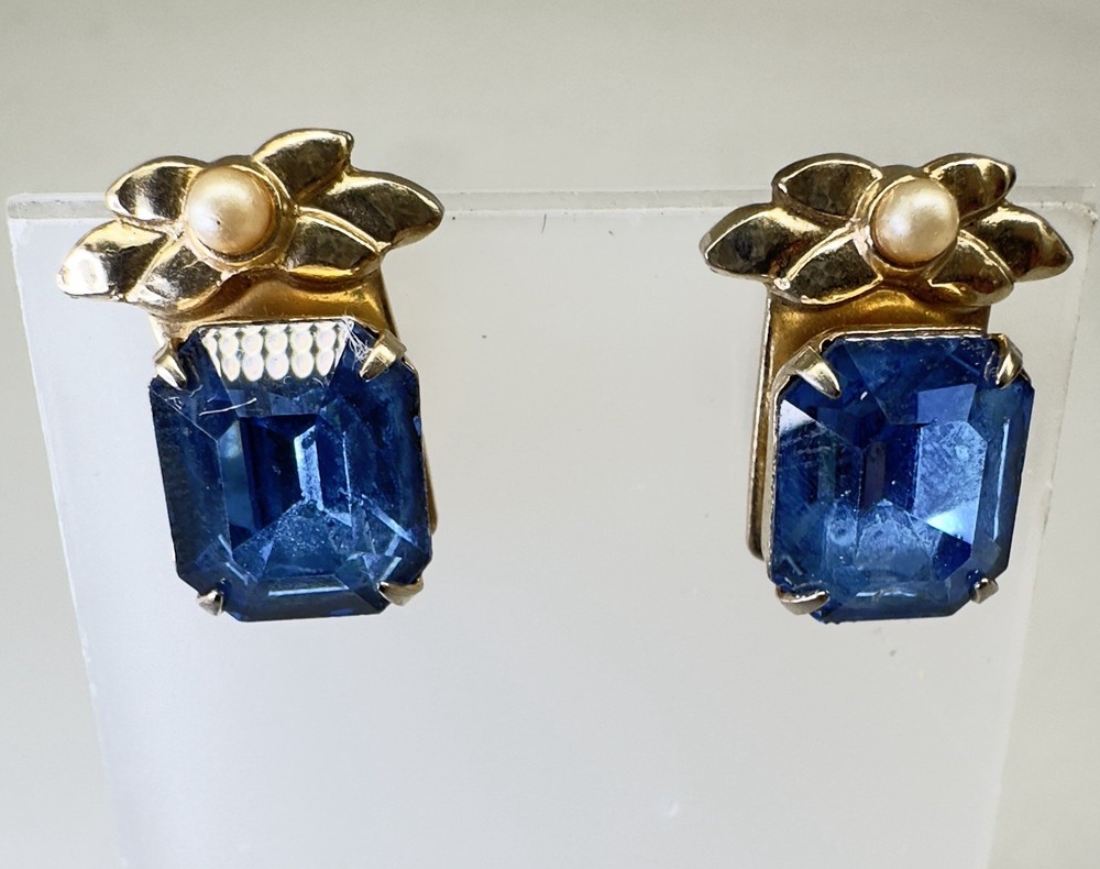 Vintage CORO 1950s Blue Rhinestone Prong Set Gold Tone Screw Back Earrings