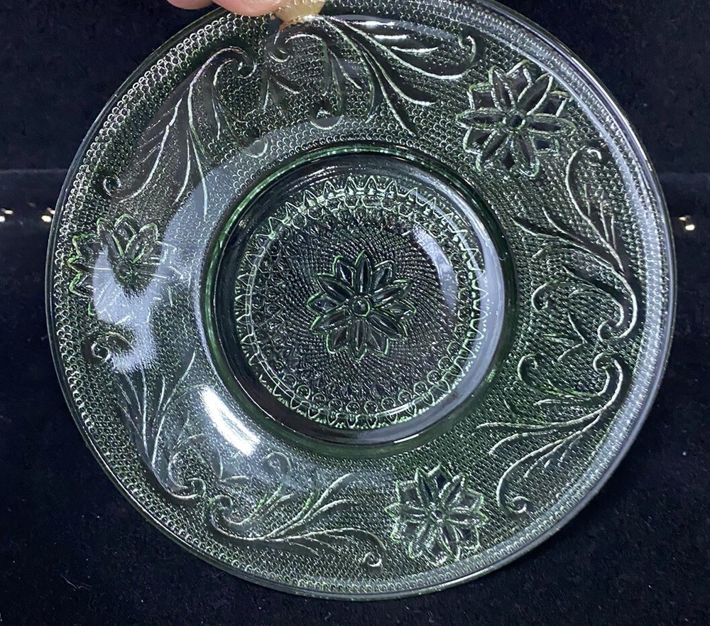 VTG one Tiara Indiana Glass Chantilly Green Salad/Dessert Plate 8.25”