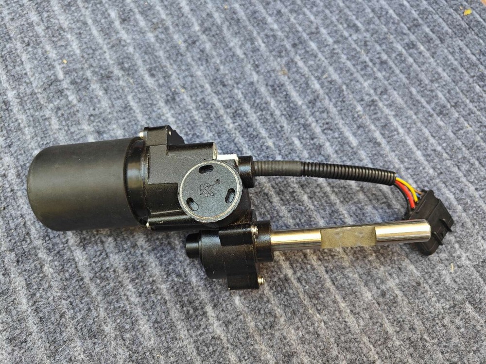 Left Step Power Running Board Motor Fits 07-14 Cadillac Escalade GMC Yukon Tahoe