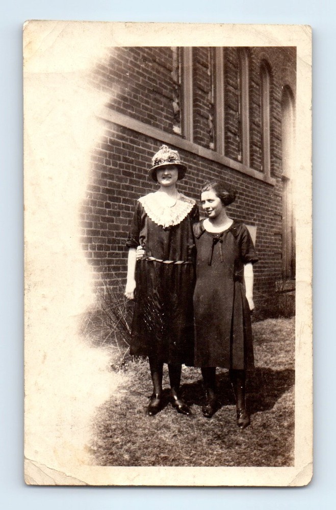 Old Vintage Photo AFFECTIONATE PAIR WOMEN ABSTRACT GHOST LIGHT MARY CALDWELL