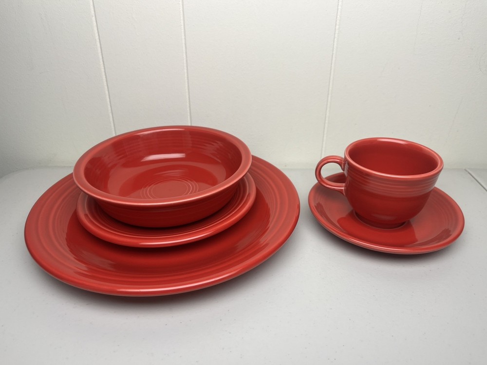 Fiestaware Scarlet Red 5 Piece Place Setting ~ Retired Color! ~ Euc!