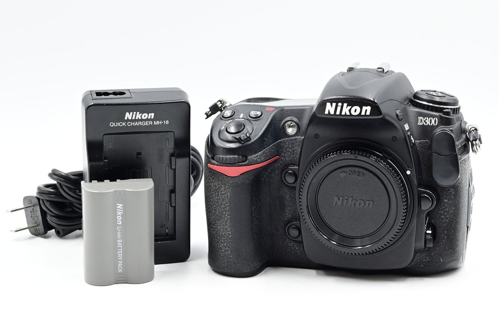 Nikon D300 12.3MP Digital SLR Camera Body #689