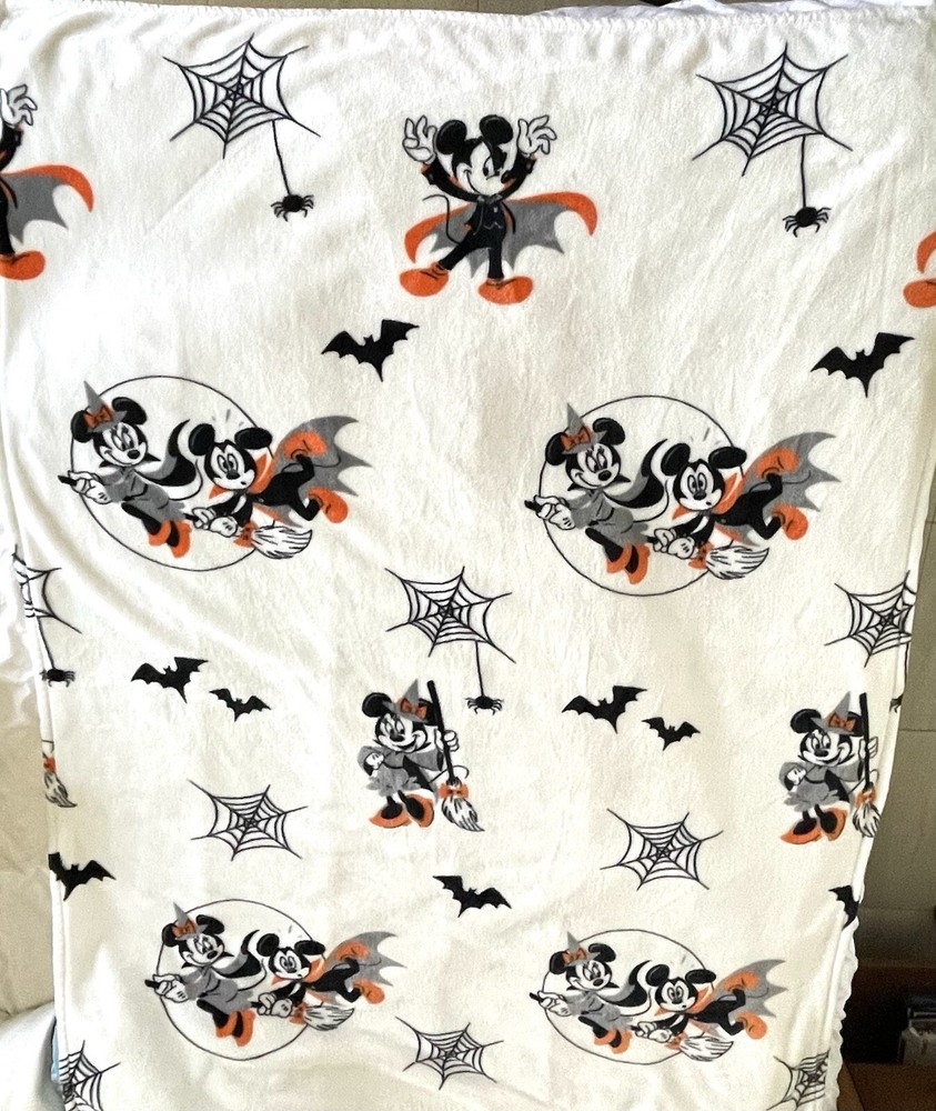 Disney Halloween Mickey & Minnie Mouse Fleece Throw Blanket 50