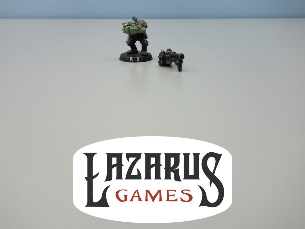 Warhammer 40k Ork, Orks - Boy w/ Heavy Flamer (painted oop metal)