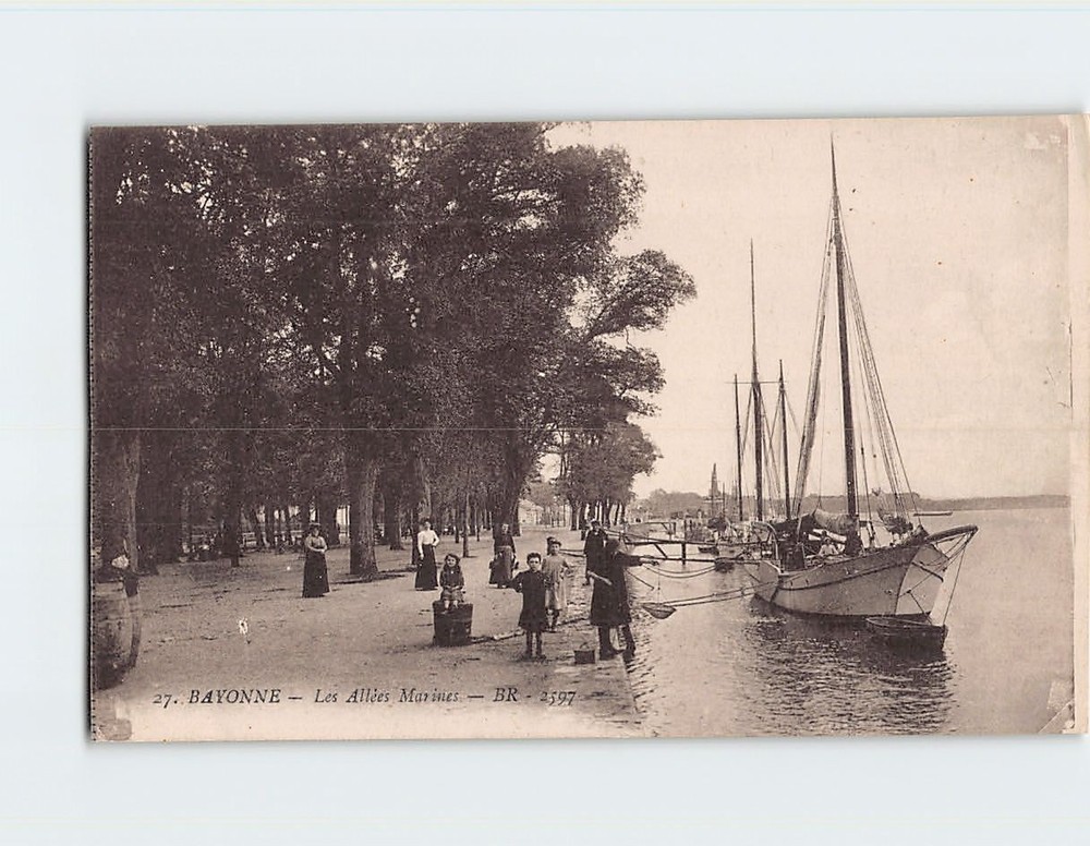 Postcard Les Allées marines in Bayonne France
