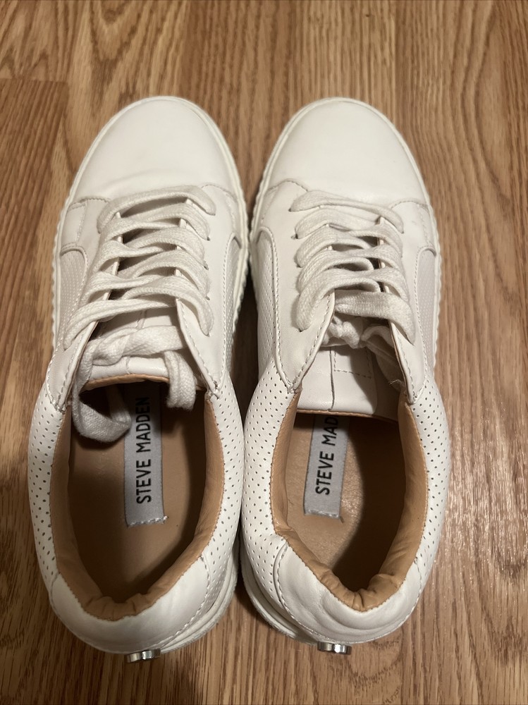 Steve Madden White Casual Womens Shoes Size 6.5 Preowned
