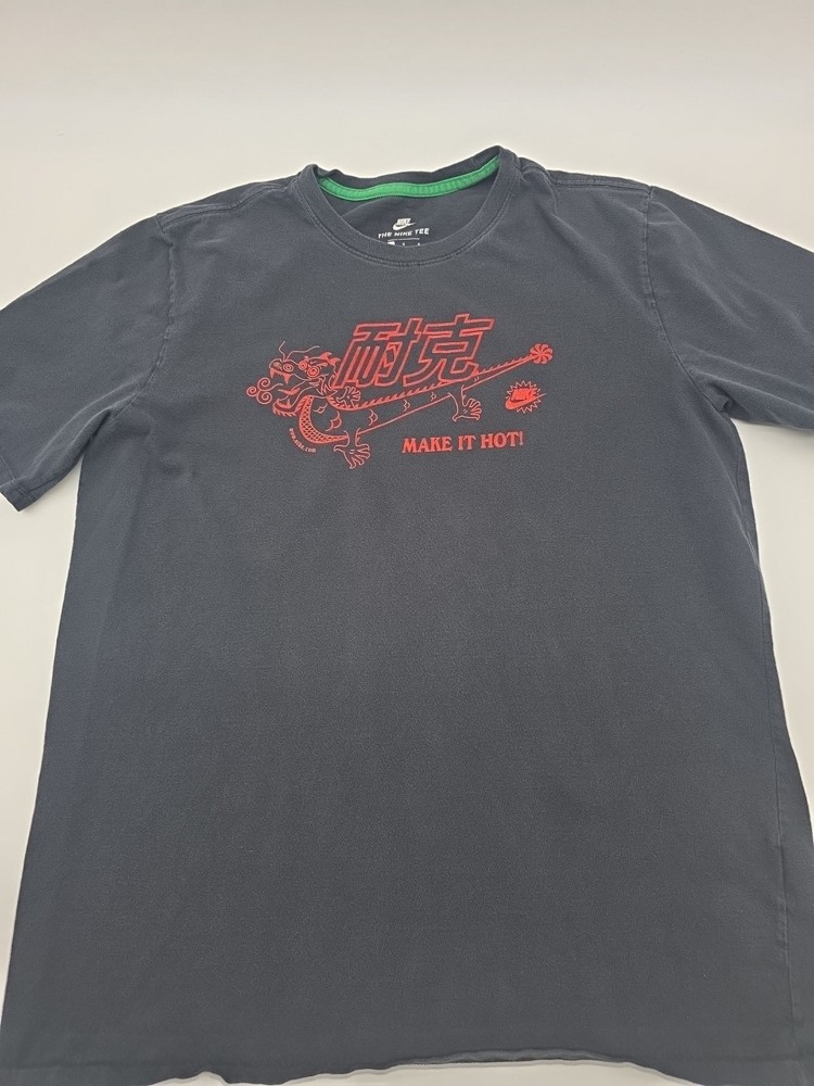 Nike The Nike Tee Swoosh T-shirt Men Large Black Red Tee.#43281