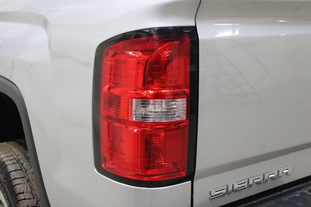 Classic Tail Light for 16-19 Sierra 1500 Pickup 3040109