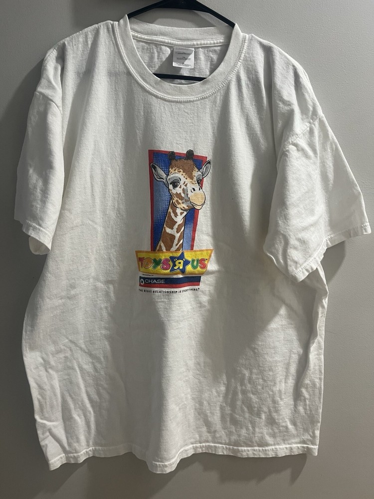 Vintage Toys R Us Chase Bank Promo Shirt Geoffrey Giraffe 2003