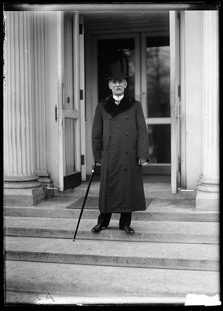 Photo:Washington D.C. White House Man in Top Hat 1920s Steps Entrance