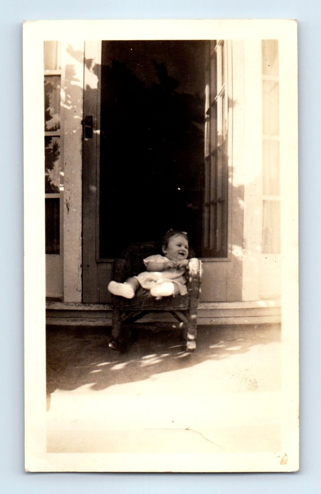 Old Vintage Photo SOLO GIRL SITTING ON ROCKING CHAIR OUTSIDE HOUSE SNAPSHOT