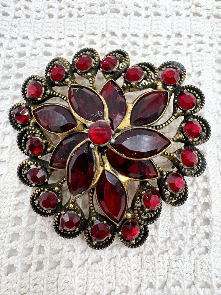 Vintage Weiss Signed Red Rhinestone Cluster Goldtone Brooch