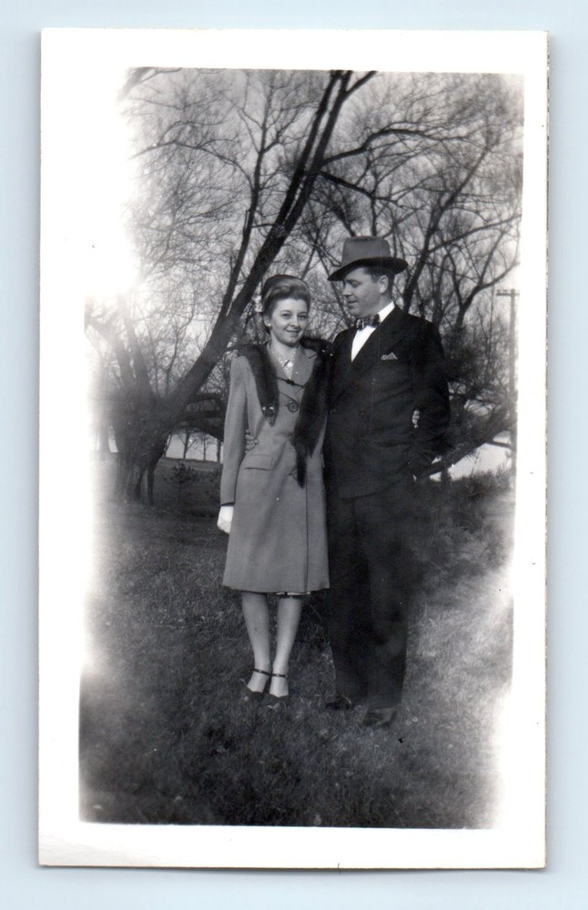 Old Vintage Photo MAN WOMAN COUPLE ABSTRACT DREAMY GHOST LIGHT SNAPSHOT