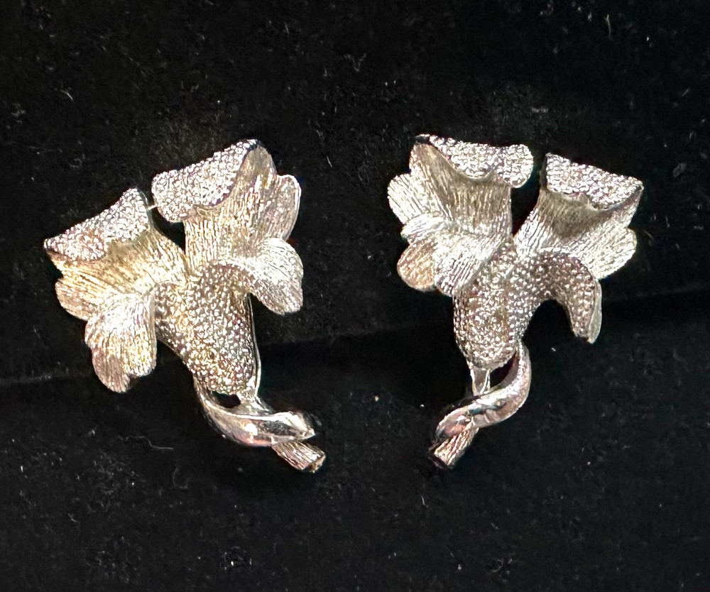 Signed CORO Vtg Costume Flower Silver Tone Clip-on Earrings Jewelry Lot I