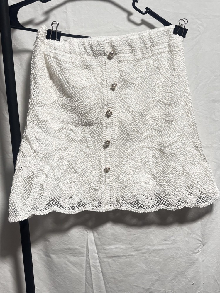 POL WHITE CROCHETED LACE MINI SKIRT  SMALL- Medium Fit  NWT