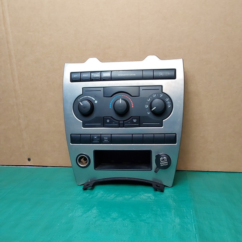 2005-2007 Jeep Cherokee A/C Heater Climate Control Temperature OEM P05511109AG