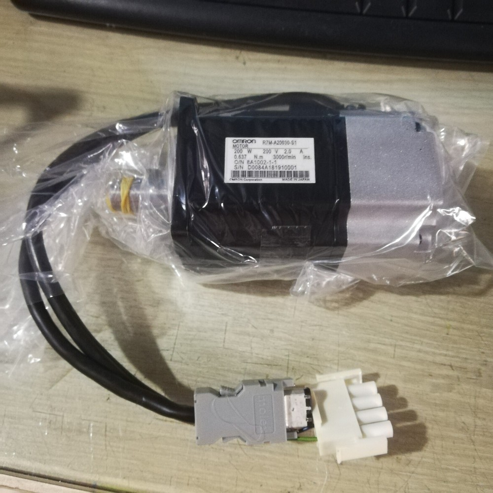 1PC   R7M-A20030-S1 SERVO MOTOR R7MA20030S1 New In Box One Year Warranty  #F22