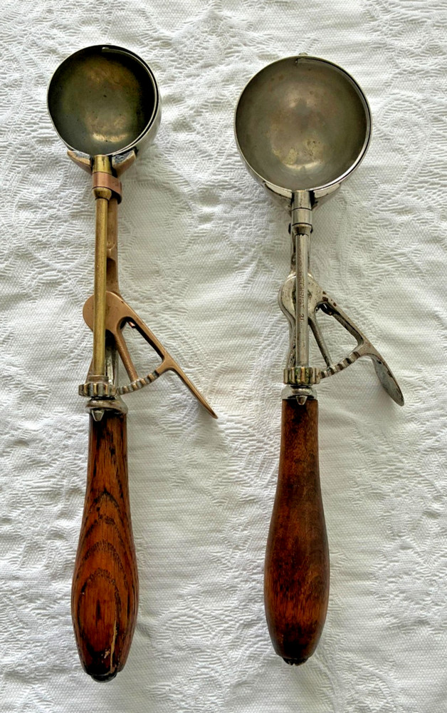 Lot of 2 Vintage Gilchrist No 31 Ice Cream Scoops Wood Handle Antique Dishers 🍦