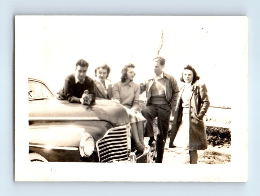 Old Vintage Photo MEN WOMEN CLASSIC CAR 1941 BUICK GROUP PICTURE SNAPSHOT