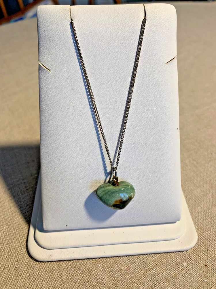 Vintage Green Aventurine Heart Pendant Necklace – Polished Stone Charm on Chain