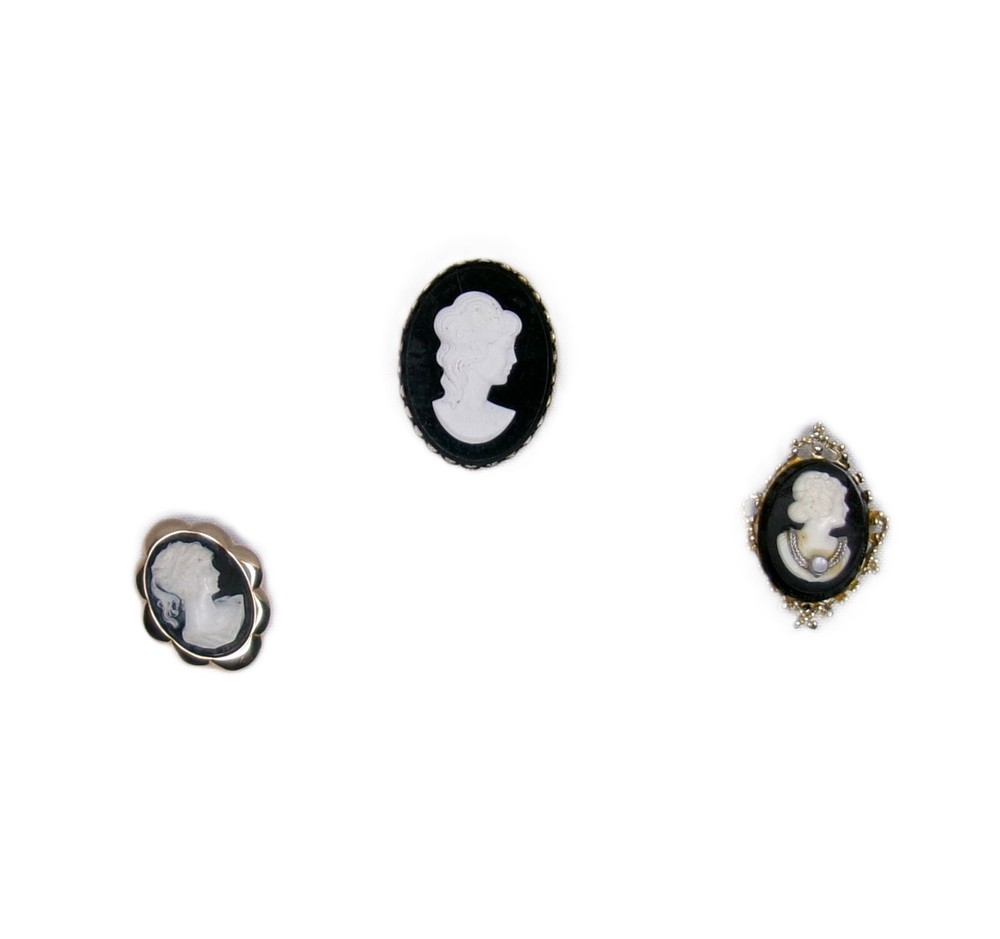 Lot/3 - Exquisite CAMEO Vintage Brooch Pins incl. Filigree, Costume Jewelry –[B]