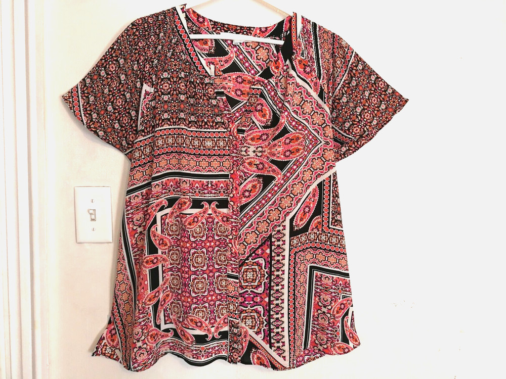 Rose + Olive Womens Button Up 1X Plus Paisley Pink White Blouse Top Short Sleeve