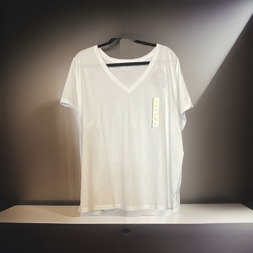 NWT Ava & Viv Women’s Plus 2X Short Sleeve V-Neck T-Shirt White Jersey Tee