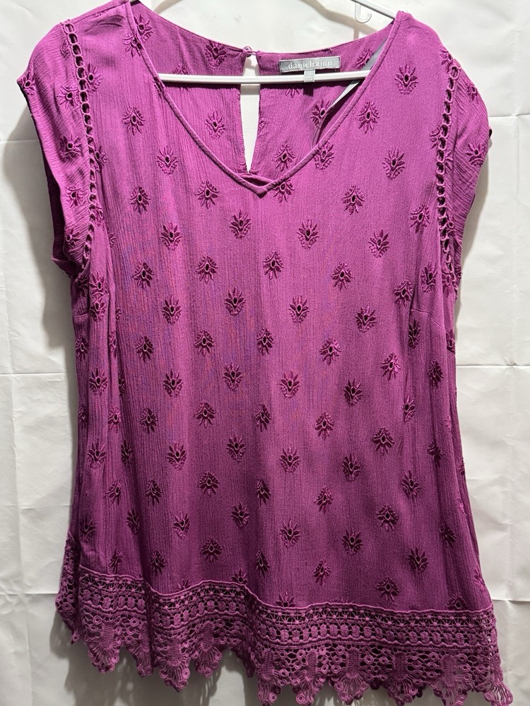 Daniel Rainn Women's Pink Top Lace Around Bottom Flowers Embroidered XL