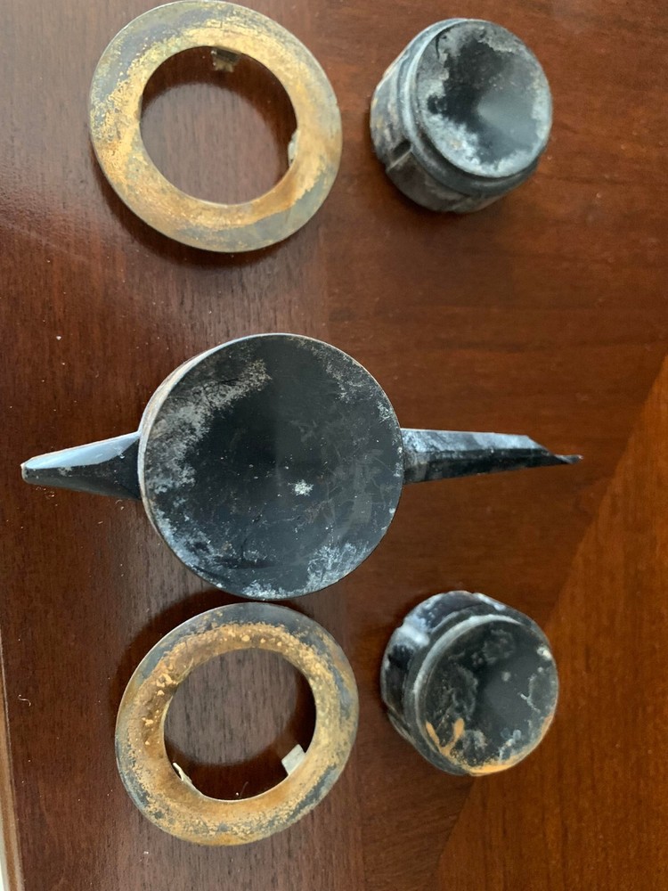 original 1930's Zenith tube radio parts