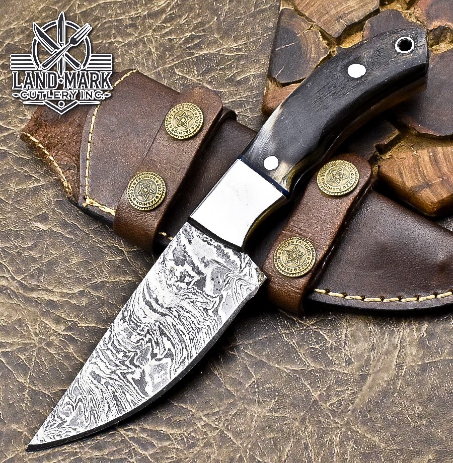 BEAUTIFUL CUSTOM DAMASCUS HANDE MADE HUNTING SKINER KNIFE WITH RAM HORN  HANDLE