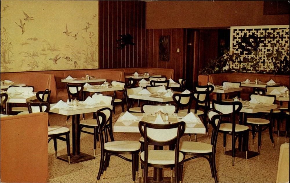 Georgia Valdosta Ashley Oaks Motel restaurant ~ 1950s-60s postcard sku967