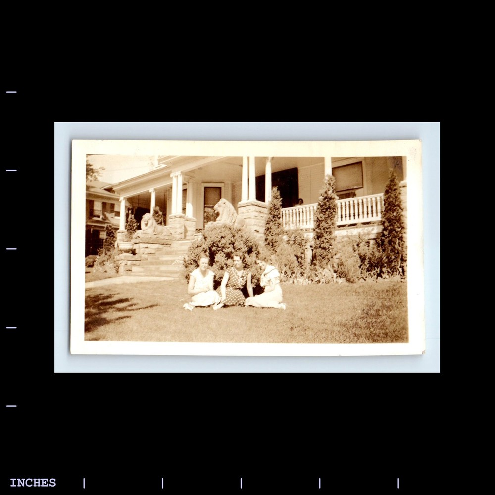 Old Vintage Photo WOMEN THREE GRACES SITTING OUTSIDE HOUSE LION STATUE