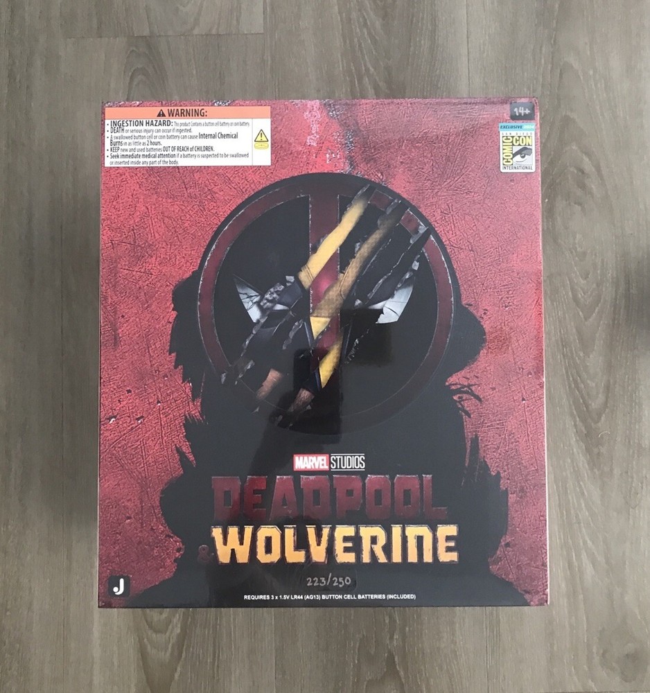Máscara Deadpool Wolverine Jazwares SDCC 2024 Comic Con exclusiva con disfraces 223/250