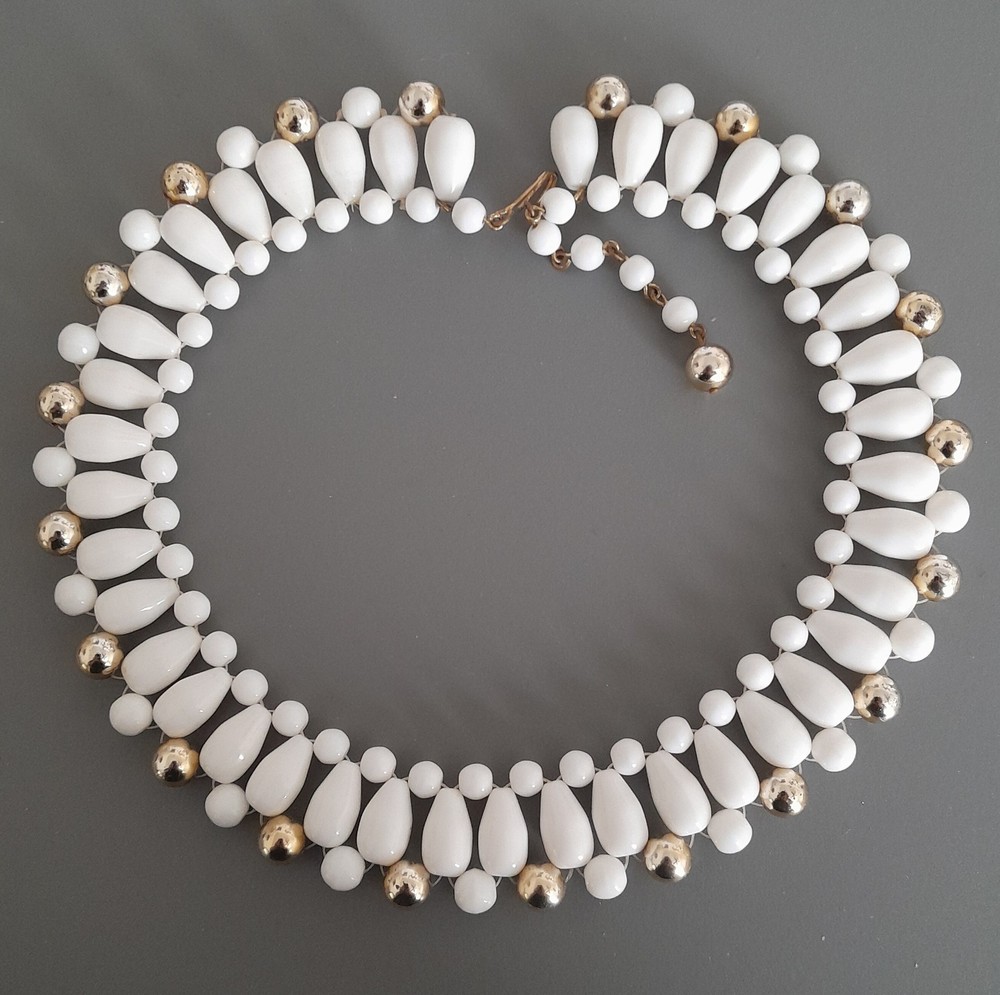 Vintage White Milk Glass Necklace Choker Collar Gold Tone Beaded 13