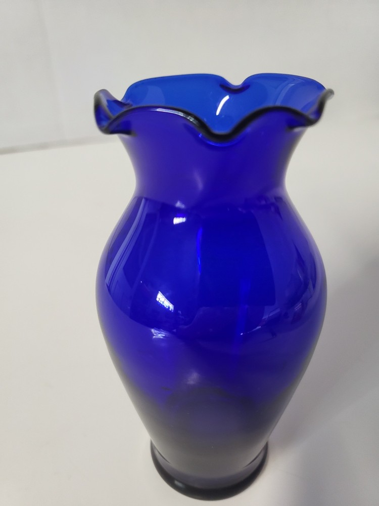 MINT CONDITION Vintage Cobalt Blue Blown Art Glass Ruffled Edge  Vase
