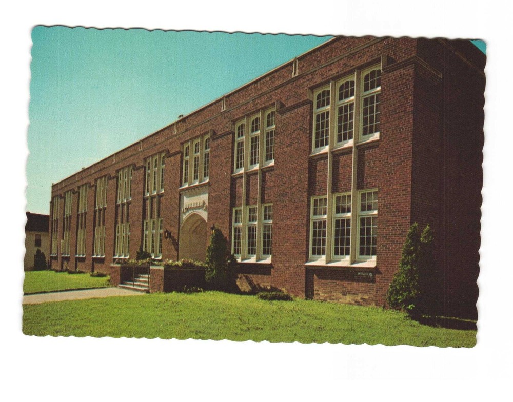 Goldthorp Science Hall University of Dubuque Iowa VTG postcard Unp