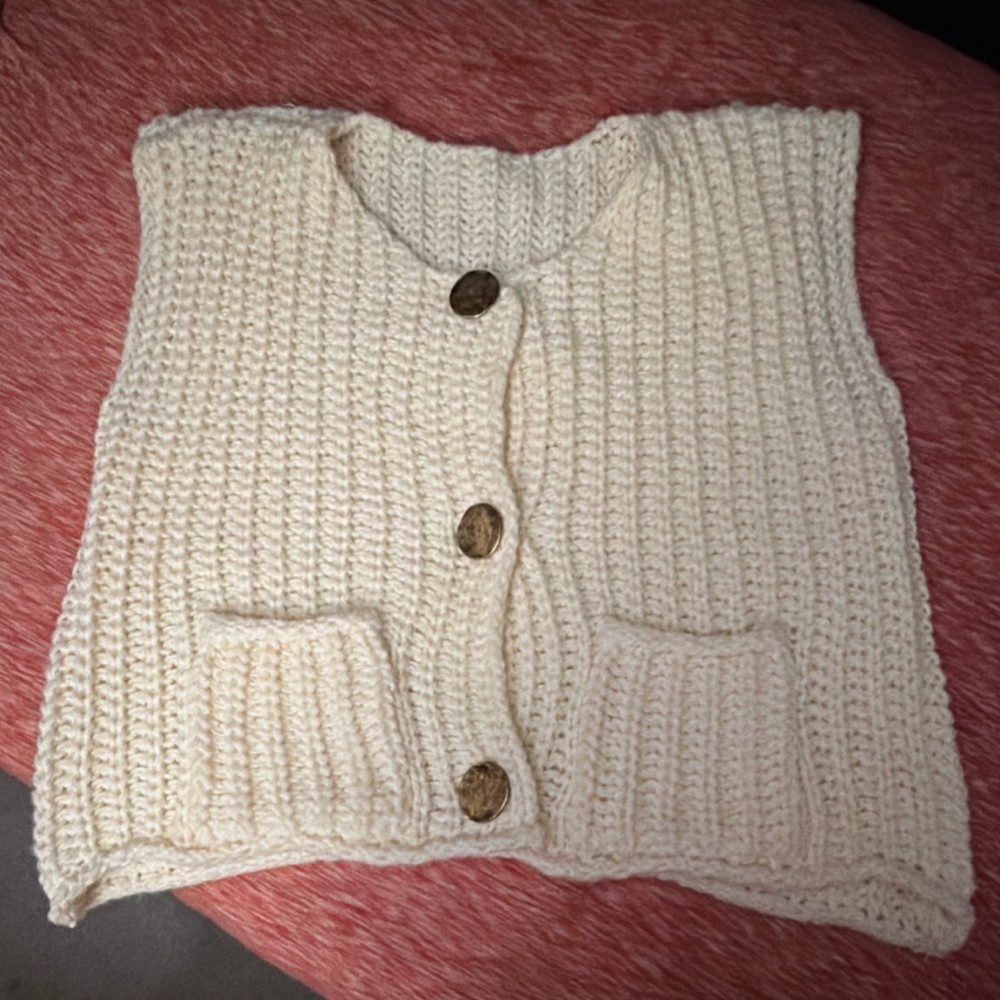 Fashion Knit Button Vest Beige Size L 100% Polyester Pockets Sleeveless